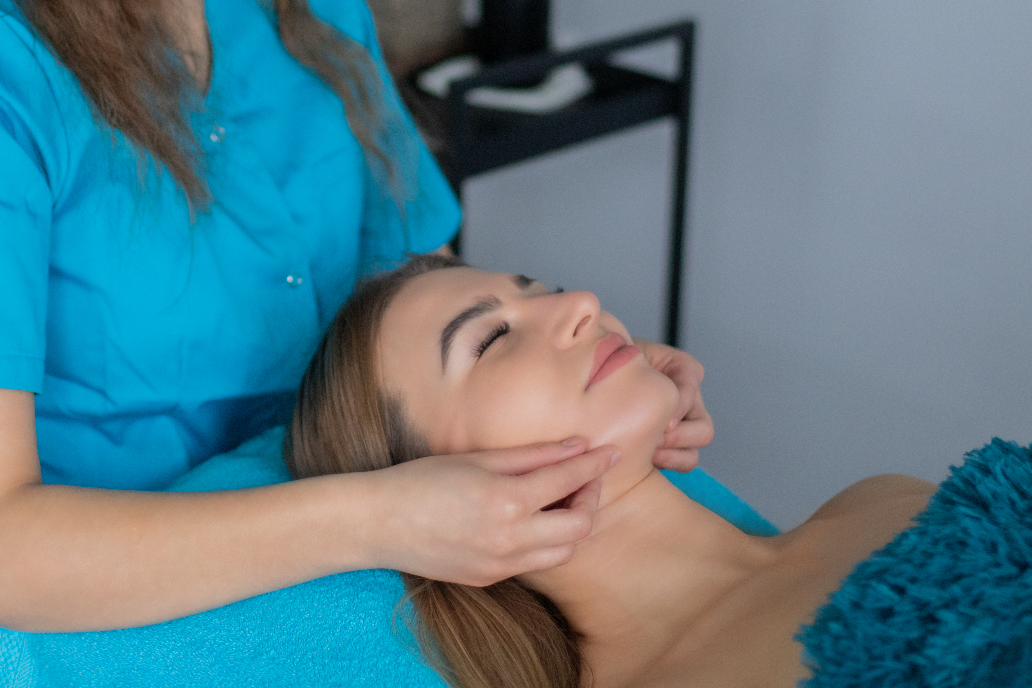 Modelujący masaż twarzy anti-aging